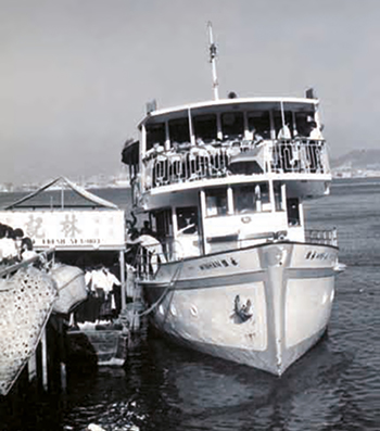 Ferry and floating fishing boat in 1960s (Photo Source: “Kwun Tong Chronicles”)