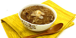 Hung Fook Tong’s Food Truck <br/> <span class="food-truck__food-name">Soup with Fish Maw and Dried Scallops</span>