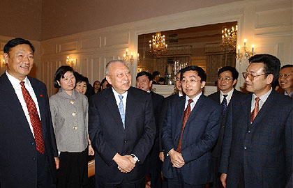 行 政 長 官 董 建 華 與 國 家 旅 遊 局 訪 港 代 表 團 會 面 3
