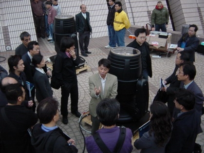 Searchlight demonstration for buildings which will participate in "A Symphony of Lights" 2