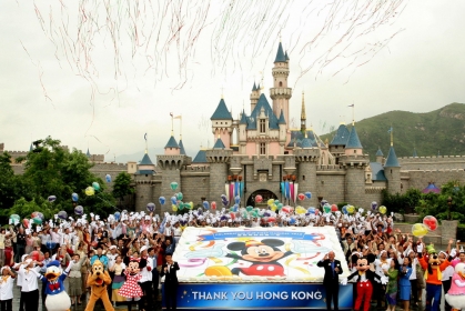 The first anniversary of Hong Kong Disneyland Resort 1