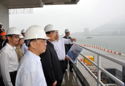 President Hu visits Kai Tak Development 3