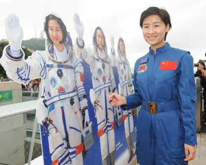 Delegation of the Tiangong-1/Shenzhou-9 manned space docking and rendezvous mission toured The Peak 3