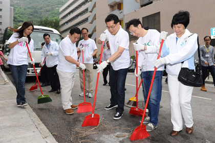 商 务 及 经 济 发 展 局 局 长 参 与 「 全 城 清 洁 运 动 」  2